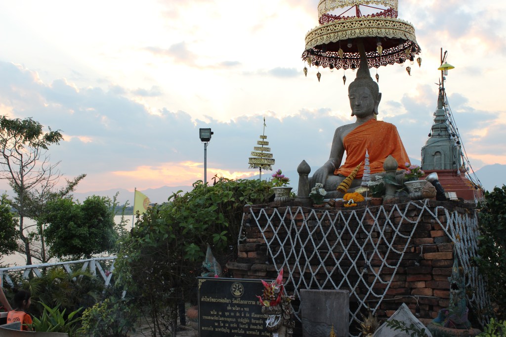This small wat is actually on a small island on the lake. You get there by boat.