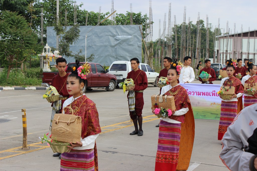 This parade preceding a "sports day" in which many or even all secondary schools from the Phayao province participated in. 
